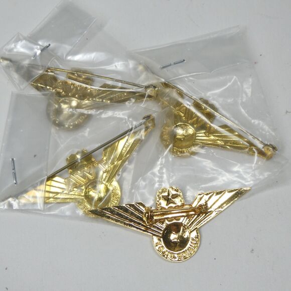 TWA Junior Pilot Wings Pins Lot of 4 Vintage Goldtone Metal - Picture 5 of 5